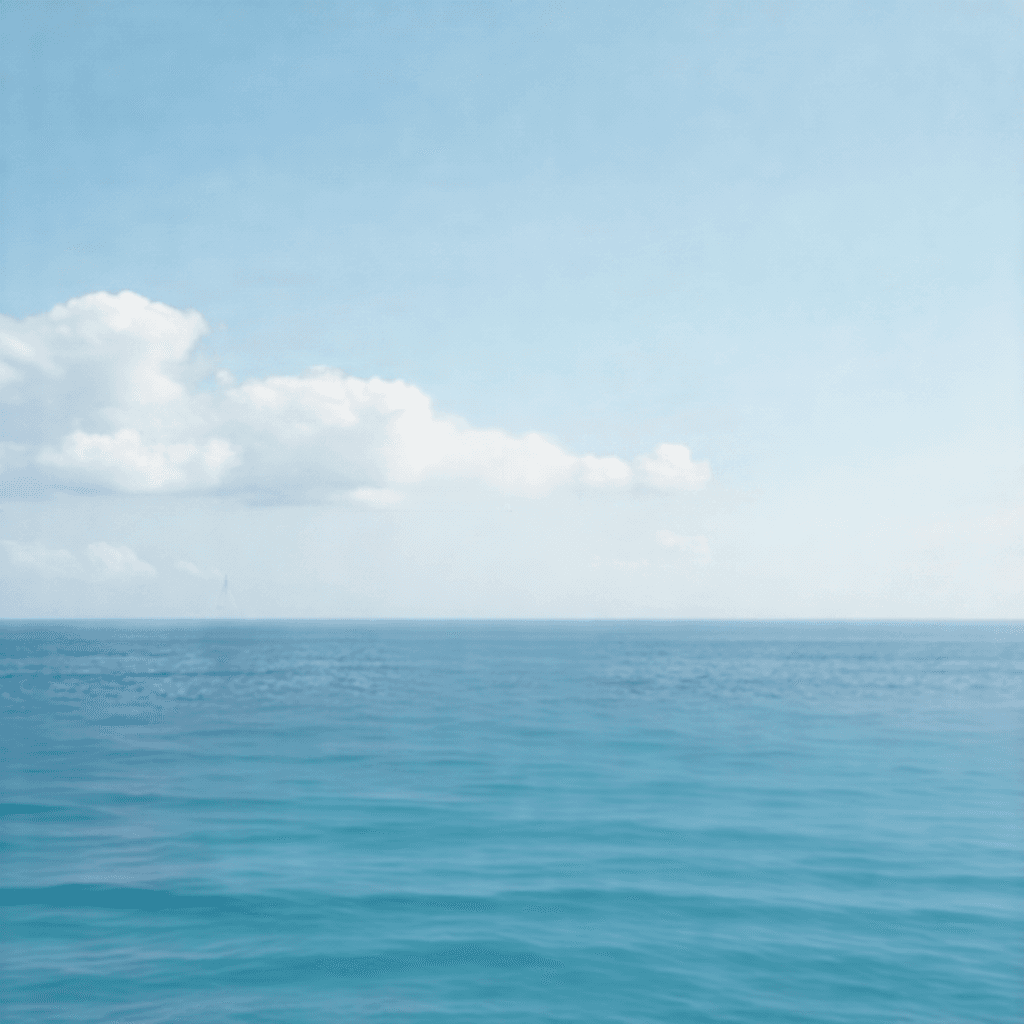 Cielo azzurro pallido, nuvole bianche e mare calmo estratti come livello di sfondo costiero
